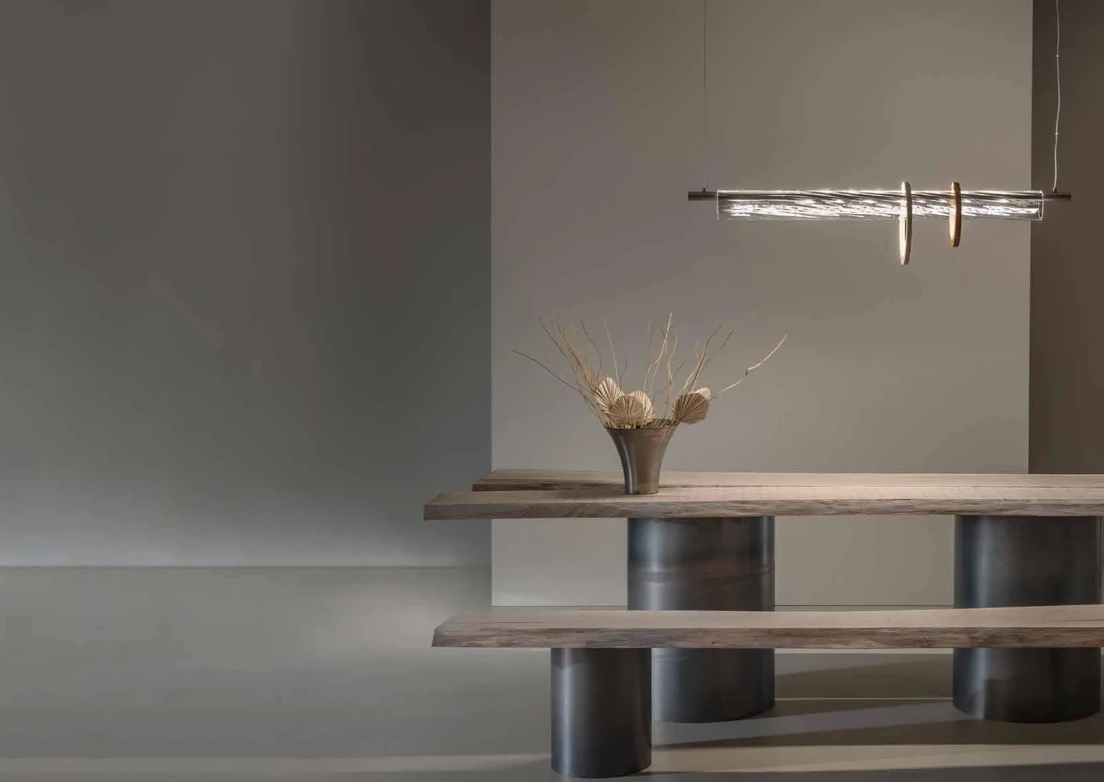 Suspension Orbite de Patrizia Volpato associant verre et marbre